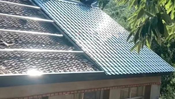 不銹鋼暗扣瓦作為一種兼具美觀與實用性的建筑材料,近年來在建筑行業
